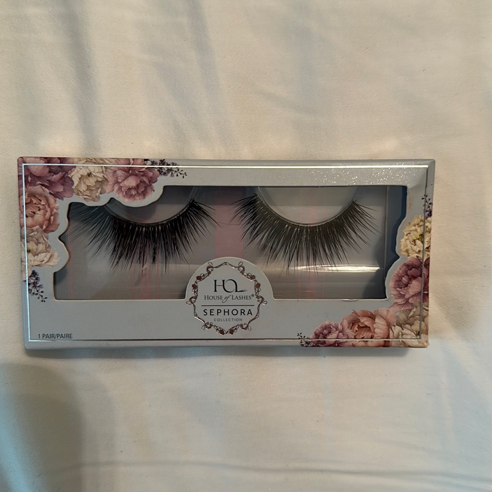HOUSE OF LASHES - Picture 2 of 4
